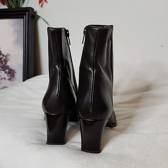 RARE Vintage Stuart Weitzman Heeled Boots Dark Brown Nappa Leather Ankle Booties - Picture 10 of 16